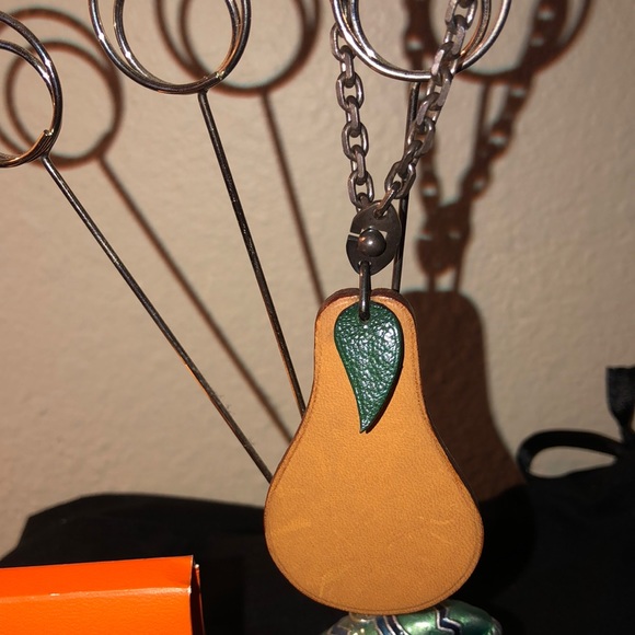 Hermès leather pair purse charm & Hermes box - Picture 12 of 13